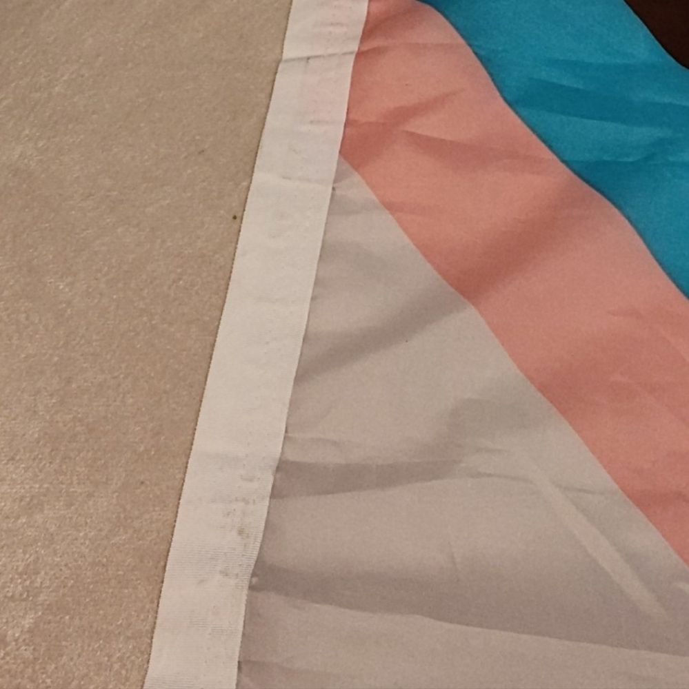 NEW! VANS PRIDE FLAG - Picture 6 of 11